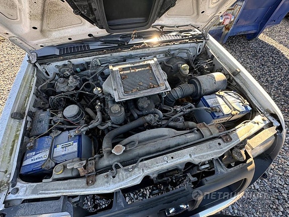 Nissan NP300 6 of 7