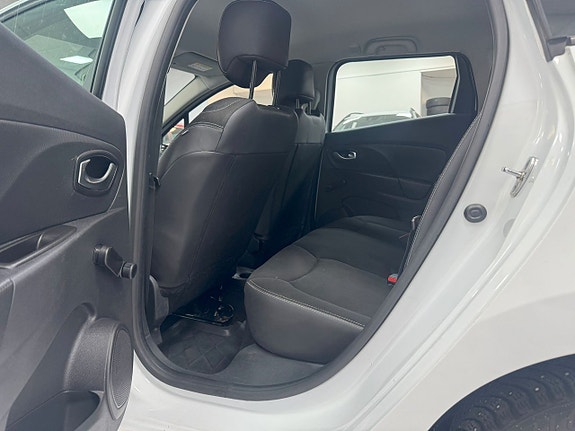 Renault Clio 11 of 18