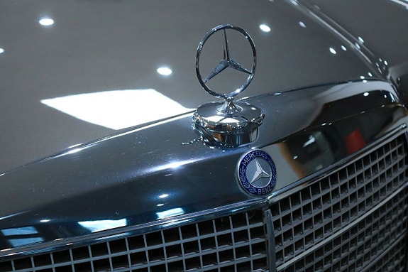 Mercedes-Benz 230 13 of 25