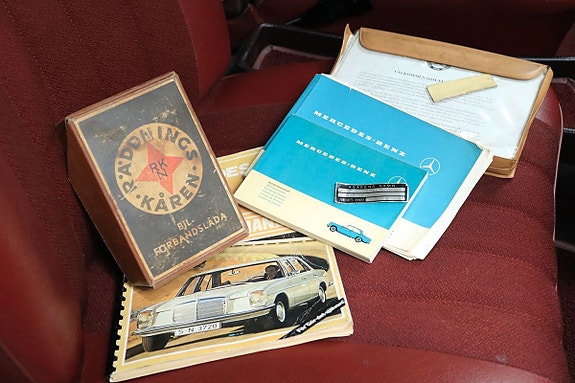 Mercedes-Benz 230 24 of 25