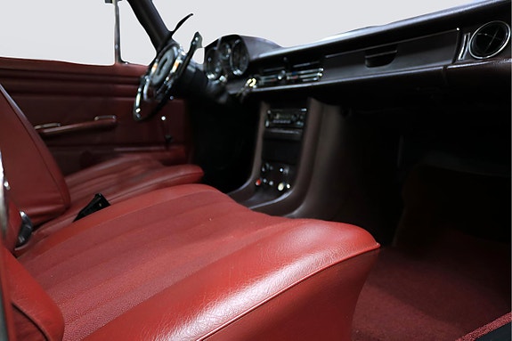 Mercedes-Benz 230 8 of 25