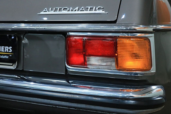 Mercedes-Benz 230 17 of 25