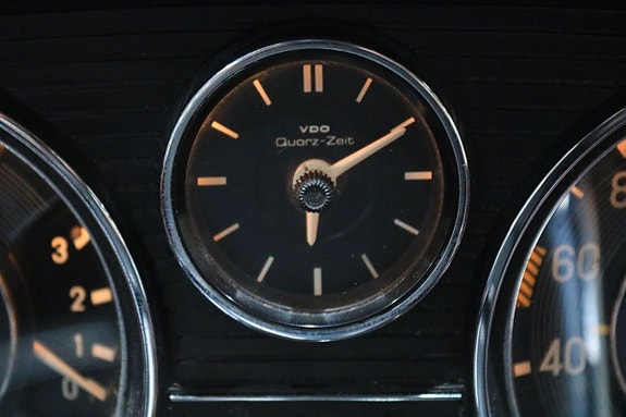 Mercedes-Benz 230 11 of 25