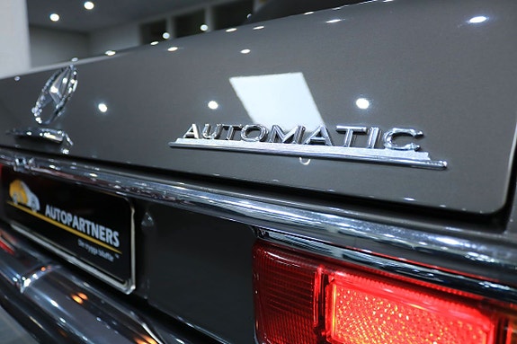 Mercedes-Benz 230 22 of 25
