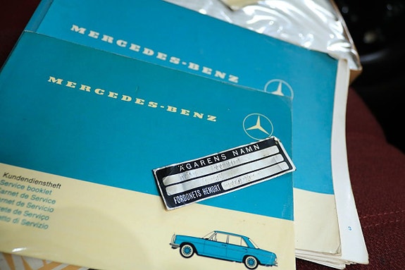 Mercedes-Benz 230 25 of 25