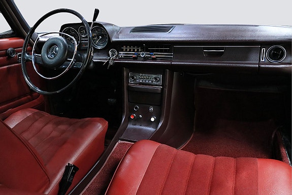 Mercedes-Benz 230 7 of 25