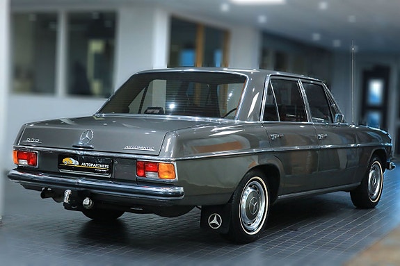 Mercedes-Benz 230 4 of 5