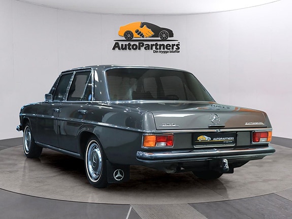 Mercedes-Benz 230 3 of 5