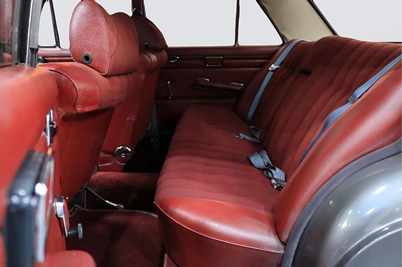 Mercedes-Benz 230 6 of 25