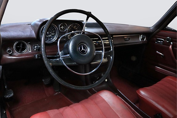 Mercedes-Benz 230 9 of 25