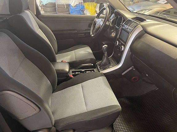 Suzuki Grand VITARA 3-DÖRRAR 1.6 VVT 4WD OMBYGGD BIL EPA NY BESIKTAD 8 of 14