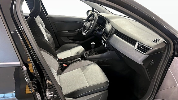 Renault Clio 12 of 30