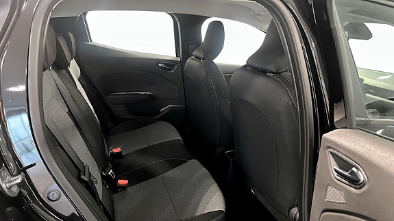 Renault Clio 18 of 30