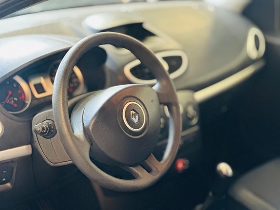 Renault Clio 10 of 15