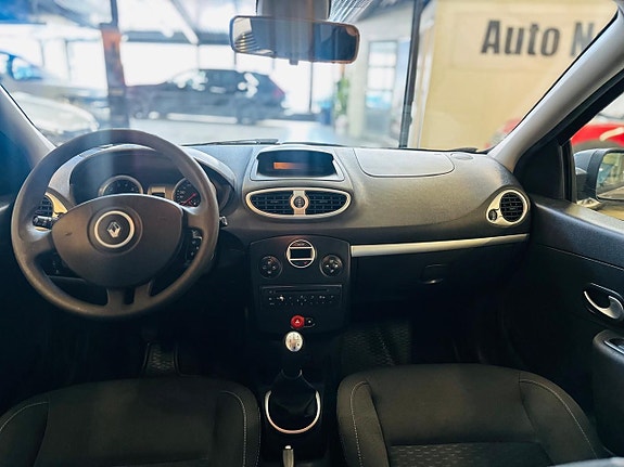 Renault Clio 9 of 15