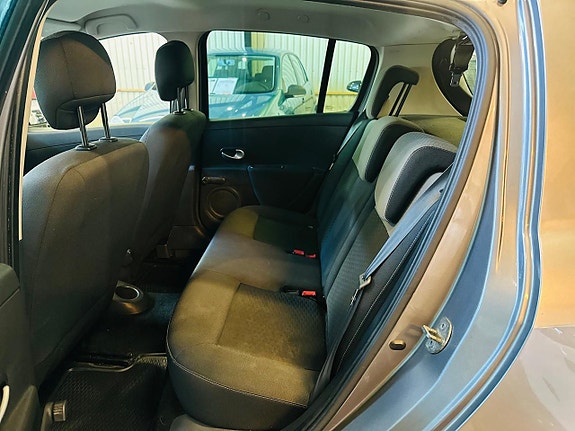 Renault Clio 15 of 15