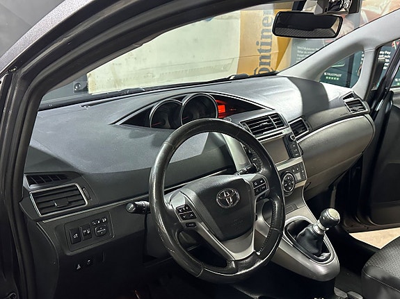 Toyota Verso 13 of 26