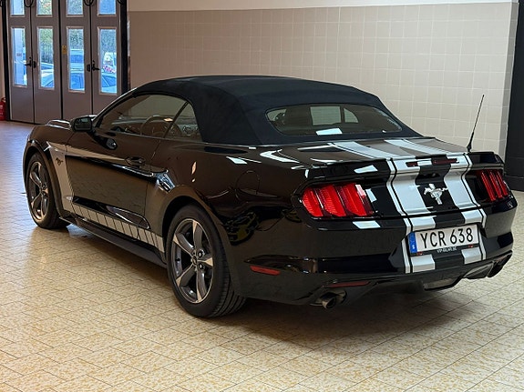 Ford Mustang 23 of 27