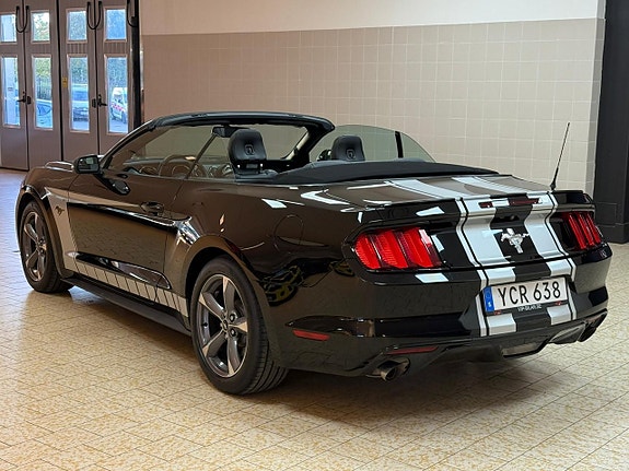 Ford Mustang 4 of 27
