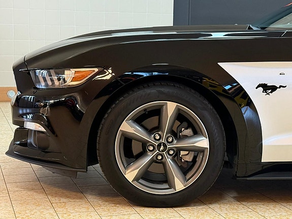 Ford Mustang 10 of 27