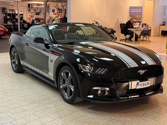 Ford Mustang 8 of 27