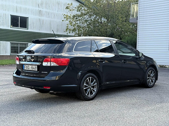 Toyota Avensis 5 of 5