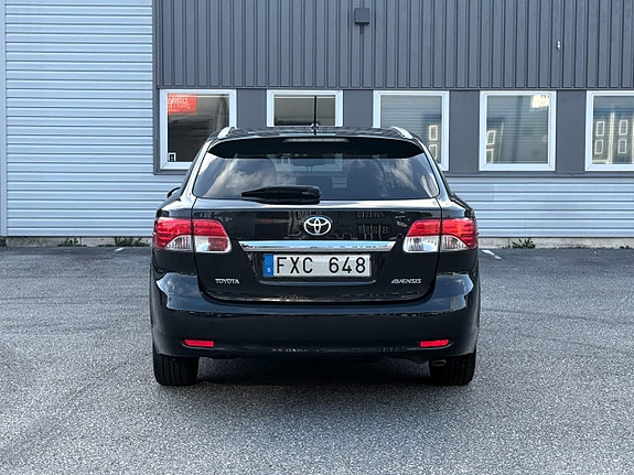 Toyota Avensis 4 of 5