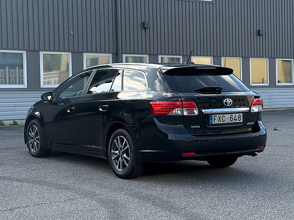 Toyota Avensis 3 of 5