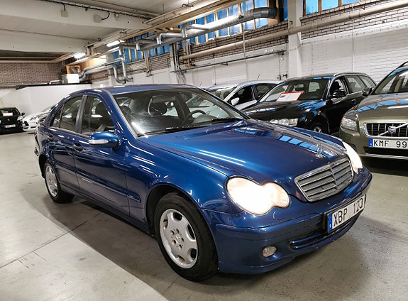 Mercedes-Benz C180 2 of 5