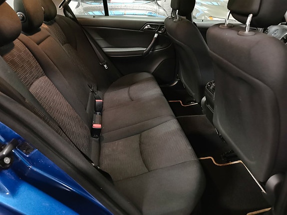 Mercedes-Benz C180 11 of 16