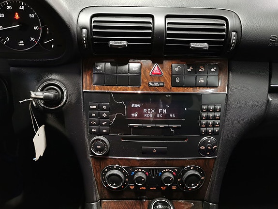 Mercedes-Benz C180 16 of 16