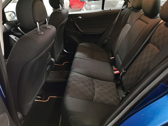 Mercedes-Benz C180 12 of 16