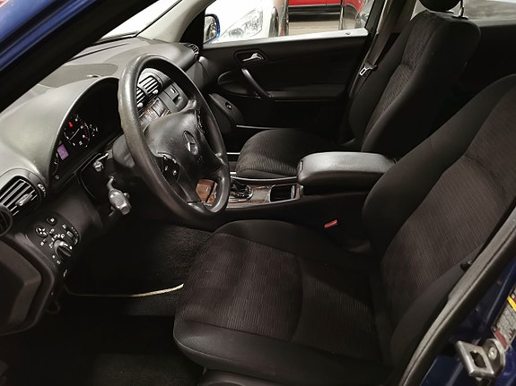 Mercedes-Benz C180 8 of 16