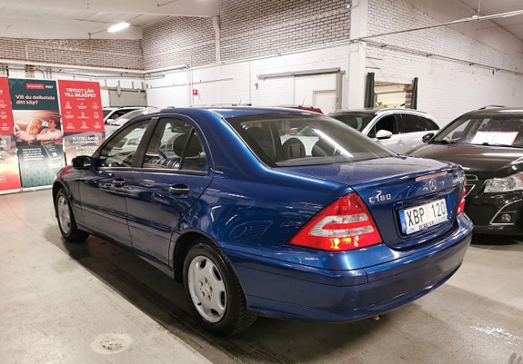 Mercedes-Benz C180 4 of 5