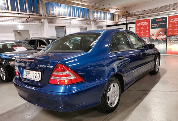 Mercedes-Benz C180 3 of 5