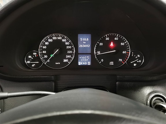 Mercedes-Benz C180 13 of 16