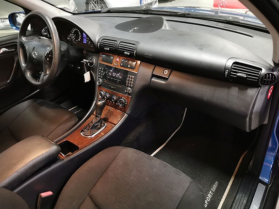 Mercedes-Benz C180 9 of 16