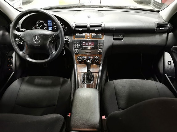 Mercedes-Benz C180 14 of 16