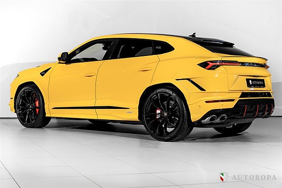 Lamborghini Urus 4 of 5