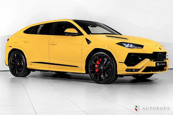 Lamborghini Urus 2 of 5