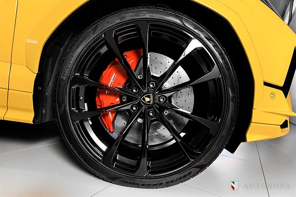 Lamborghini Urus 10 of 10
