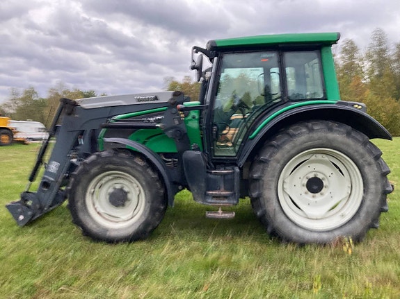 Valtra N121 med lastare och Turbin
