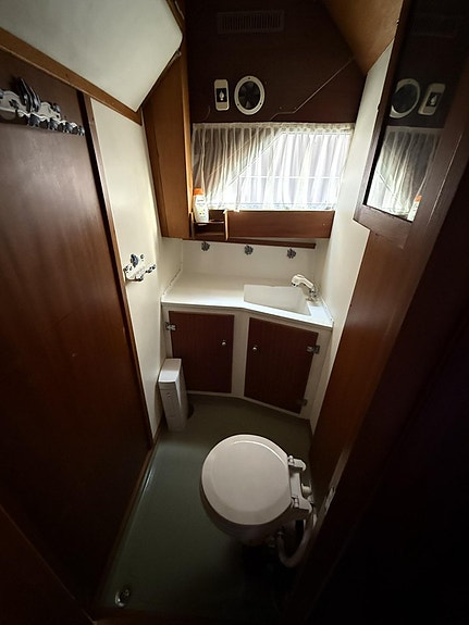 Coronet 32 oceanfarer wing - 1973 12 of 17
