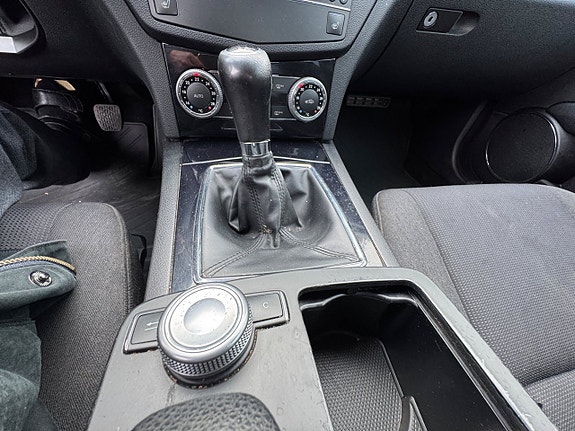 Mercedes-Benz C200 19 of 19