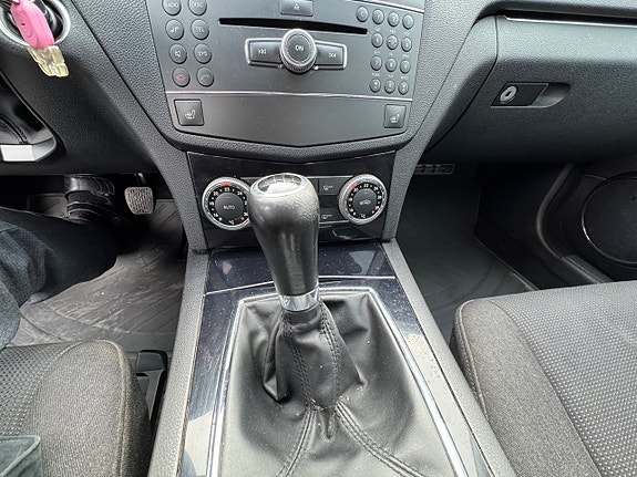 Mercedes-Benz C200 18 of 19
