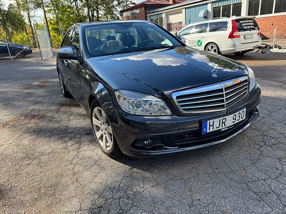 Mercedes-Benz C200 10 of 19