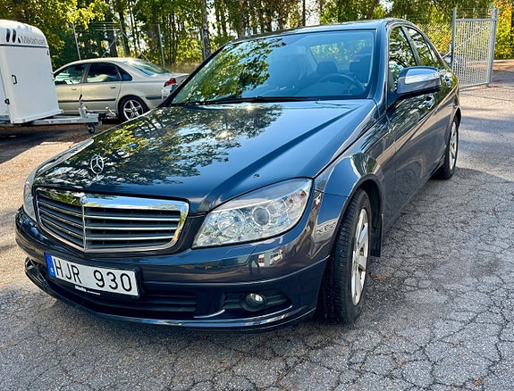Mercedes-Benz C200 11 of 19