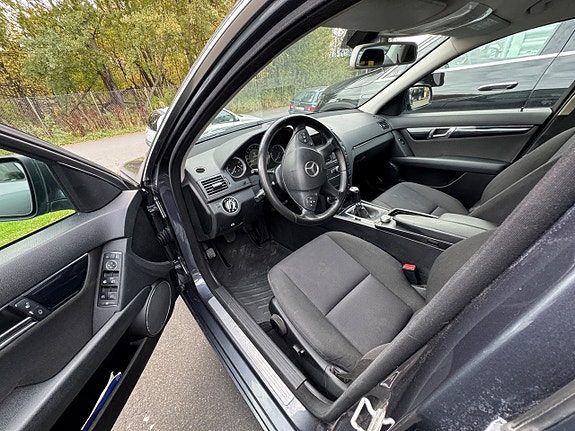 Mercedes-Benz C200 14 of 19