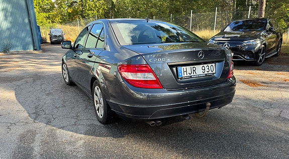 Mercedes-Benz C200 2 of 19