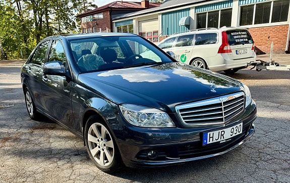 Mercedes-Benz C200 9 of 19